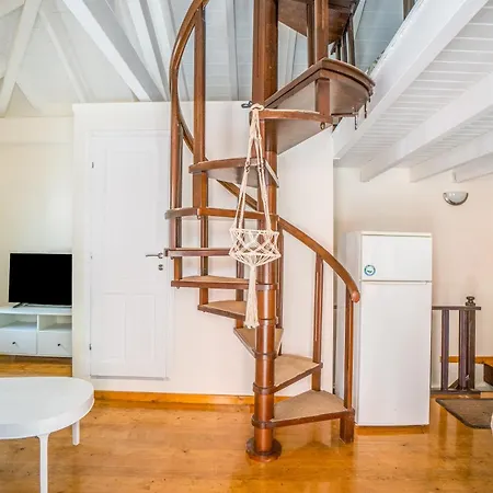 Nicolas شقة Karousádes