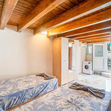 Nicolas * Karousádes