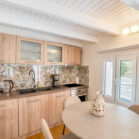 Apartamento Nicolas Karousádes