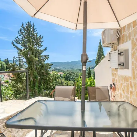 Nicolas Apartamento Karousádes