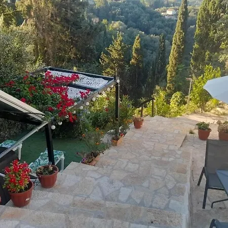 Nicolas Apartamento Karousádes